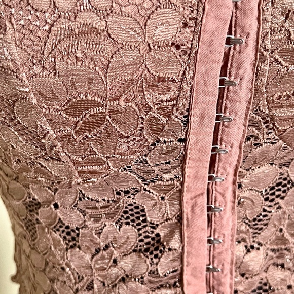 Lace Thin Strap Cropped Top with Padded Cups - Picture 2 of 6